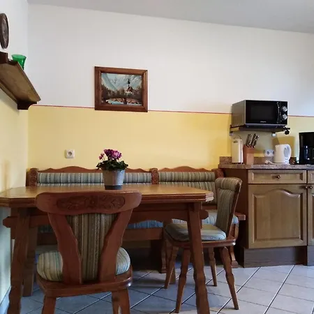 Farm stay Fuchsbauernhof Piding