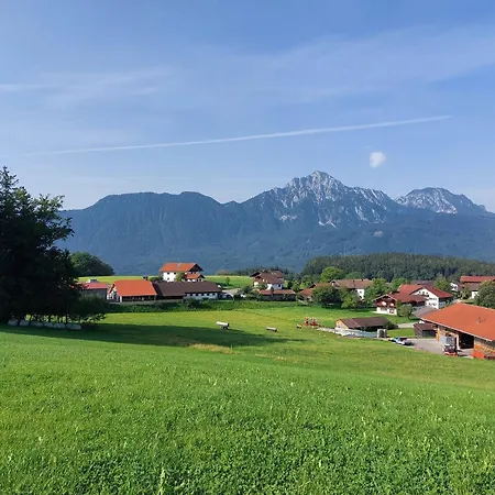 Farm stay Fuchsbauernhof Piding
